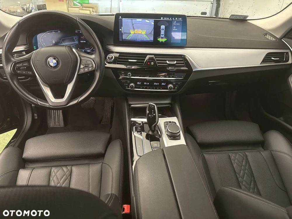 BMW Seria 5 520i mHEV - 19
