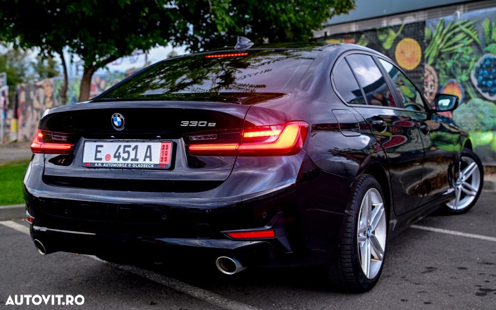 BMW Seria 3 330e Aut. Sport Line - 4