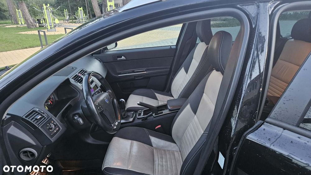 Volvo V50 D2 R-Design - 9