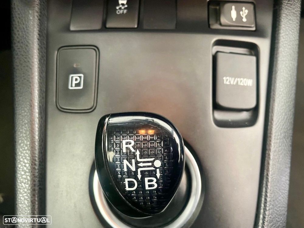 Toyota Auris 1.8 HSD Comfort +P.Sport+Navi - 19