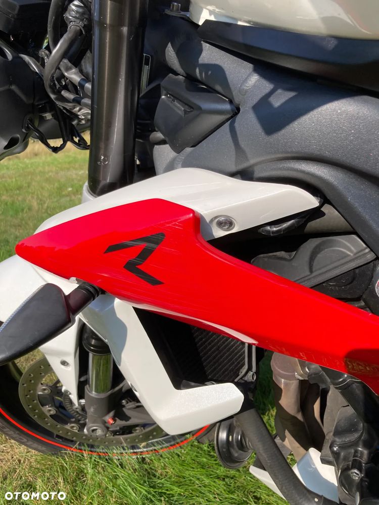 Triumph Street Triple - 4