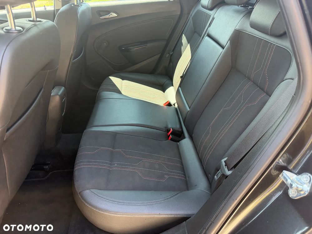 Opel Astra 1.4 Turbo 150 Jahre - 10