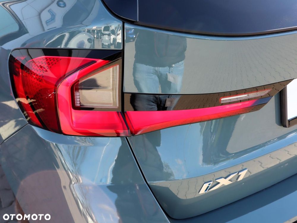 BMW iX1 xDrive30 66.5kWh M Sport - 27