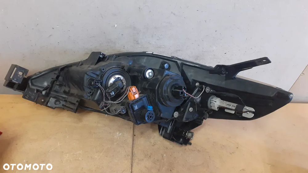 LAMPA PRAWY PRZÓD PRZEDNIA MAZDA 5 - 2