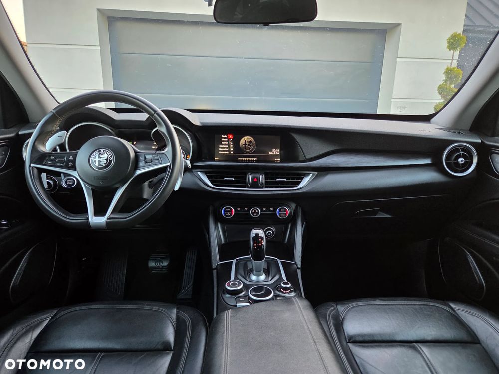 Alfa Romeo Stelvio - 16