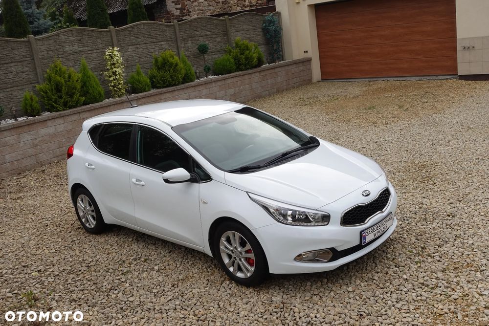 Kia Ceed - 11