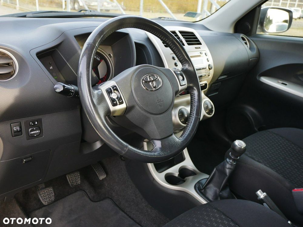 Toyota Urban Cruiser 1.4 D-4D 4x2 Life - 12