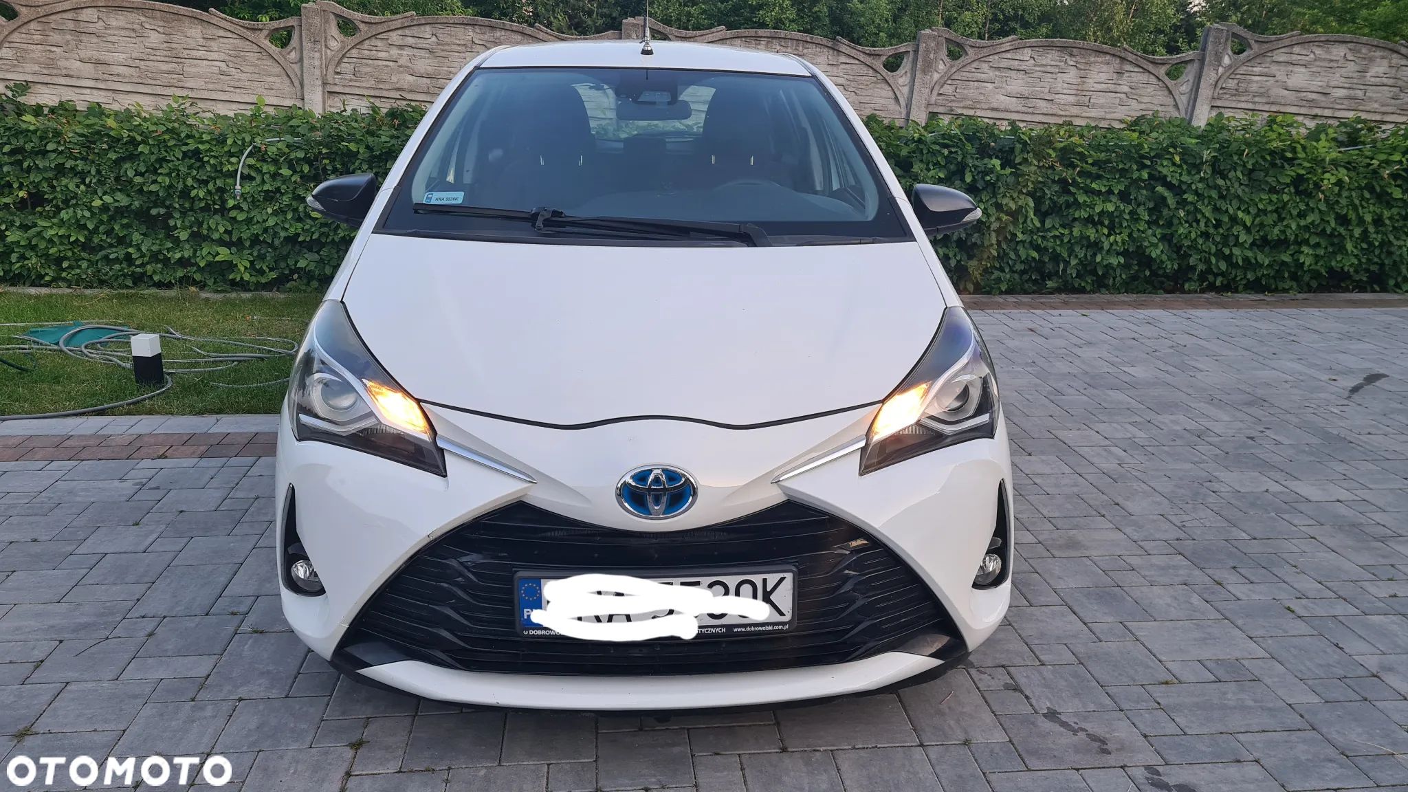 Toyota Yaris Hybrid 100 Dynamic - 1