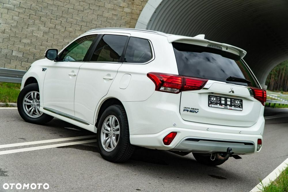 Mitsubishi Outlander 2.4 4WD Plus - 3