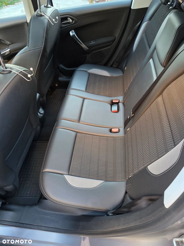 Peugeot 2008 1.2 Pure Tech Allure S&S - 14