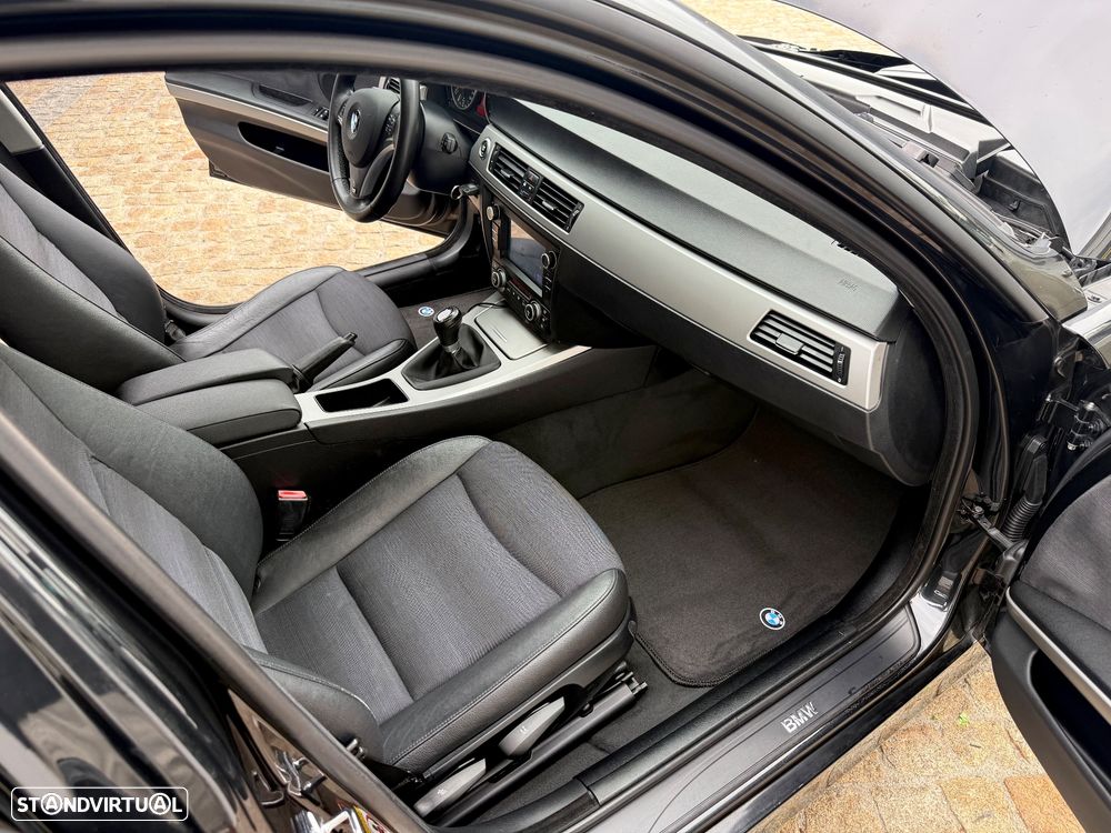 BMW 320 d Sport - 8