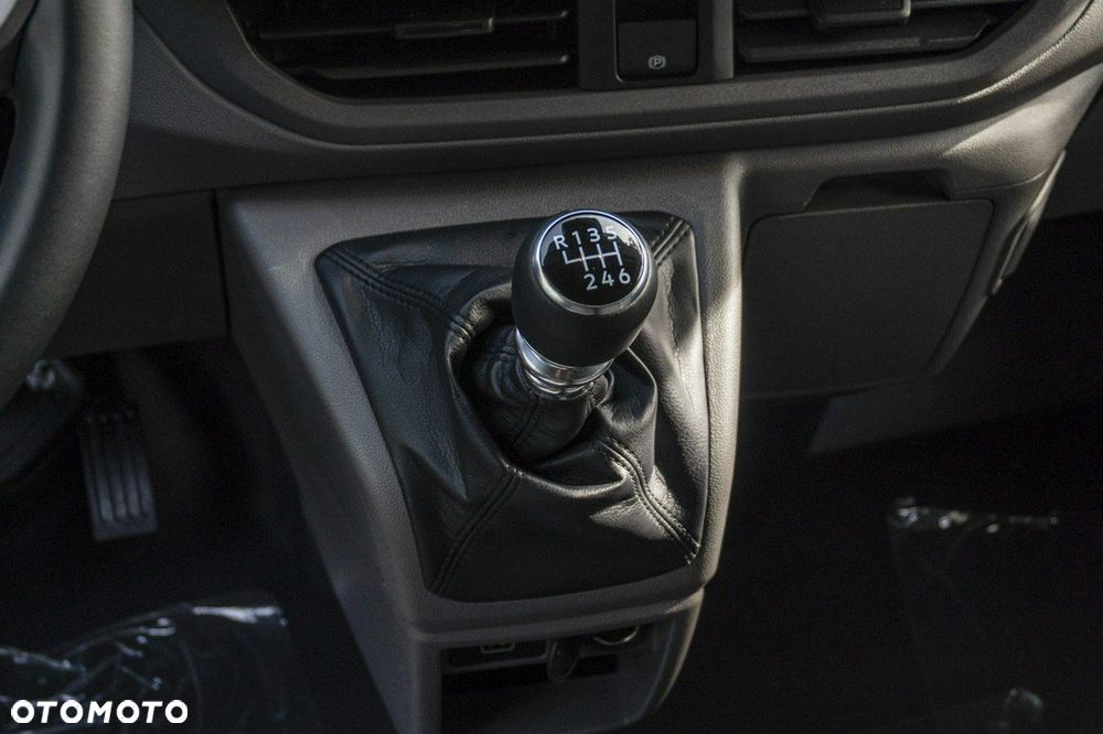 Volkswagen Caravelle - 17