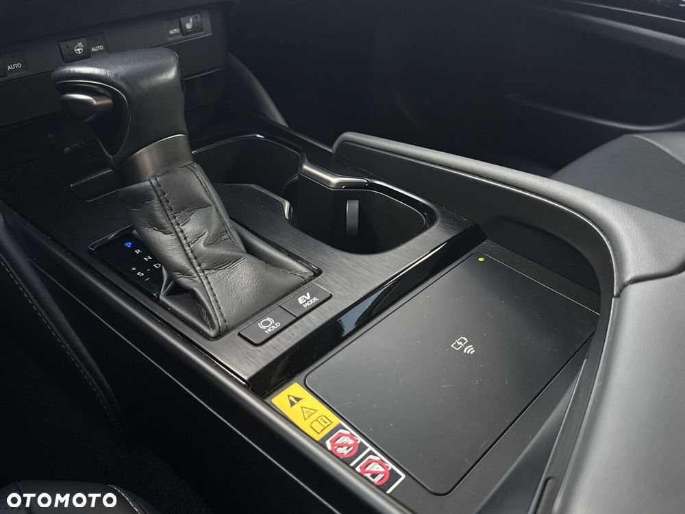 Lexus ES 300h Business Edition - 18