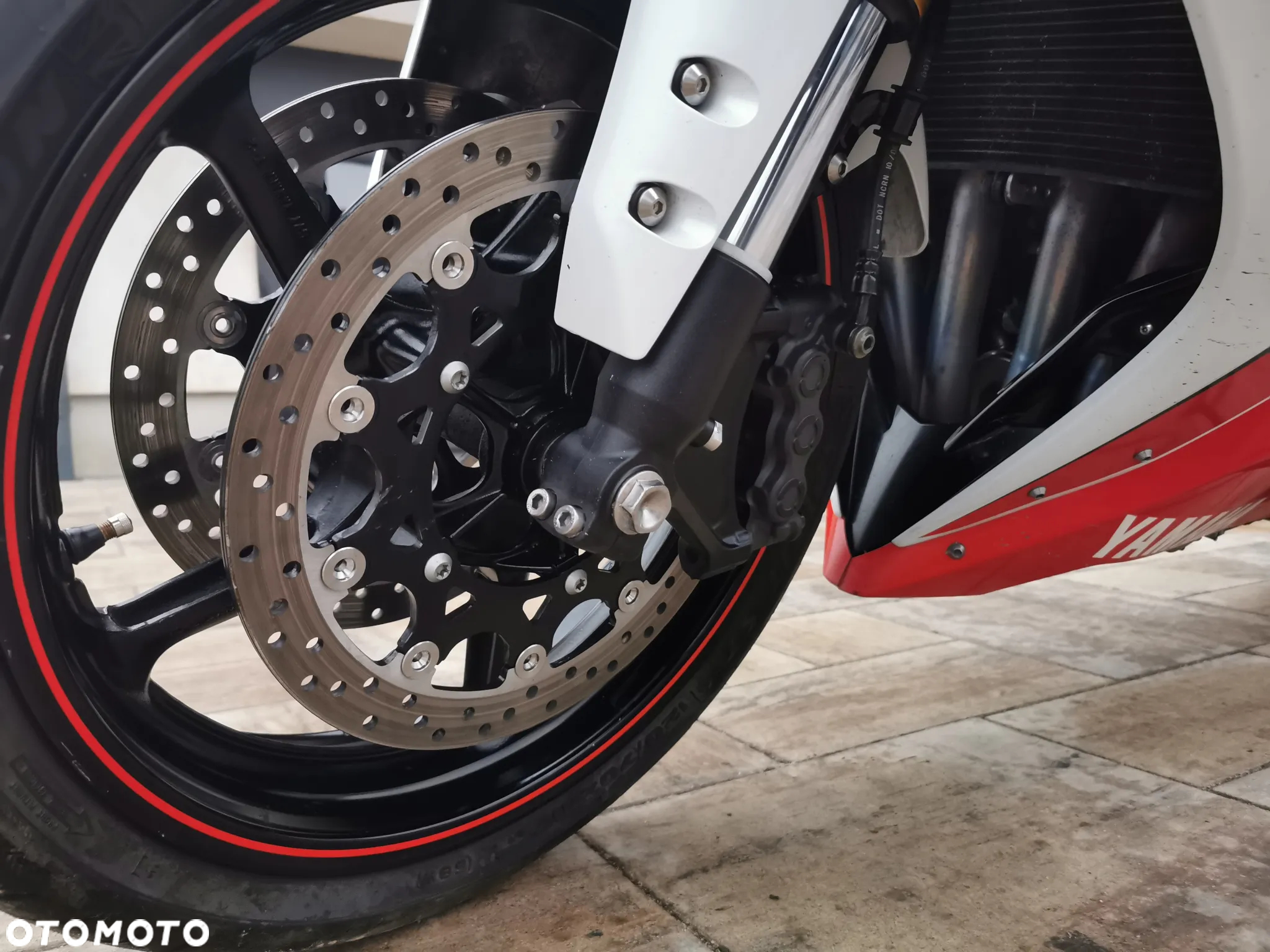 Yamaha R1 - 16