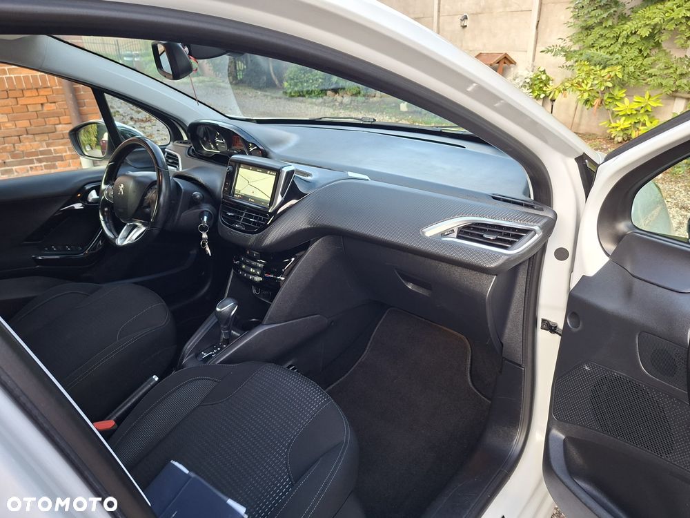 Peugeot 208 - 10