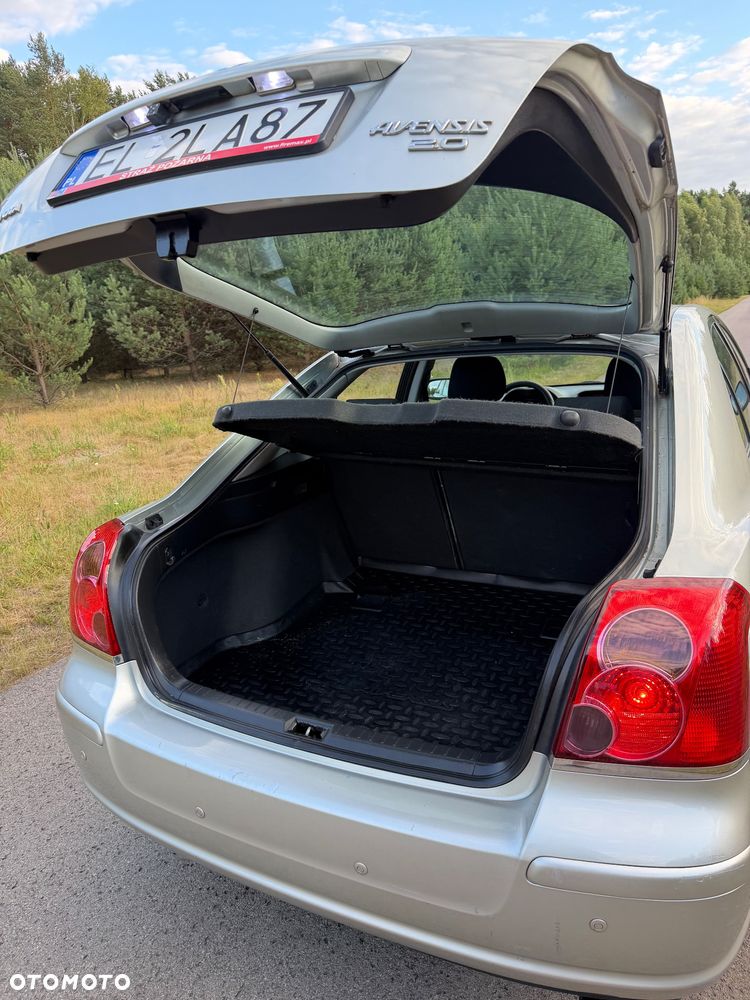 Toyota Avensis 2.0 VVT-i High - 15