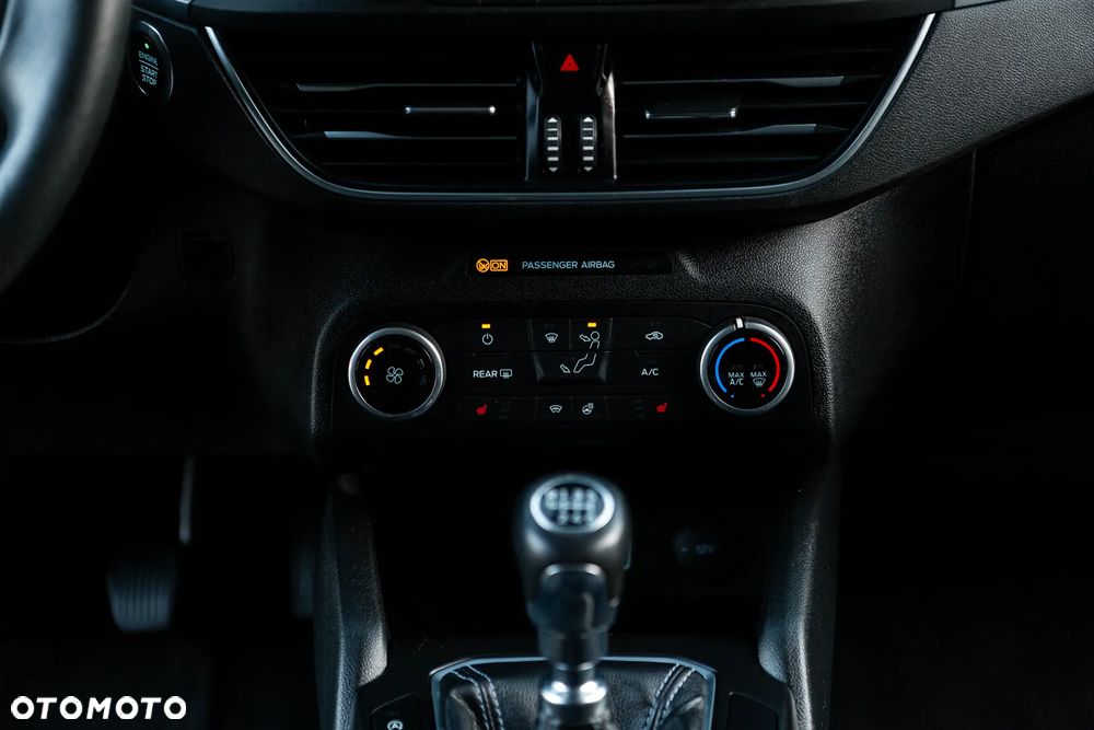 Ford Focus 2.0 EcoBlue Active Business - 33