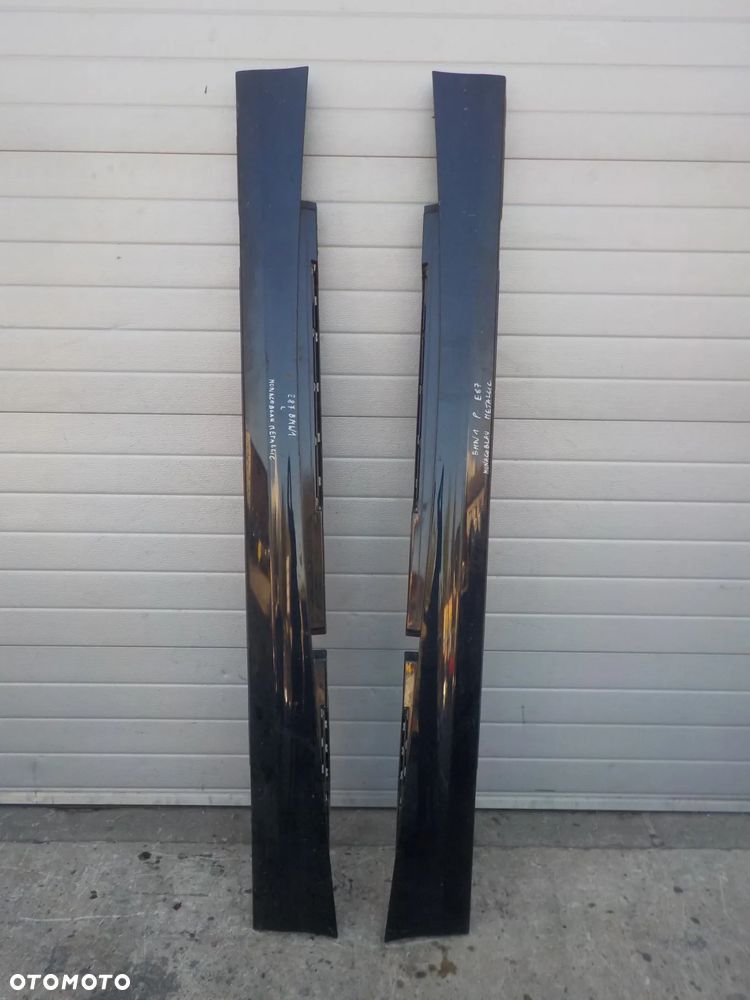 BMW SERIA 1 E87 LISTWA PROGOWA PRAWA I LEWA KOMPLET  KOLOR MONACOBLAU METALLIC - 1