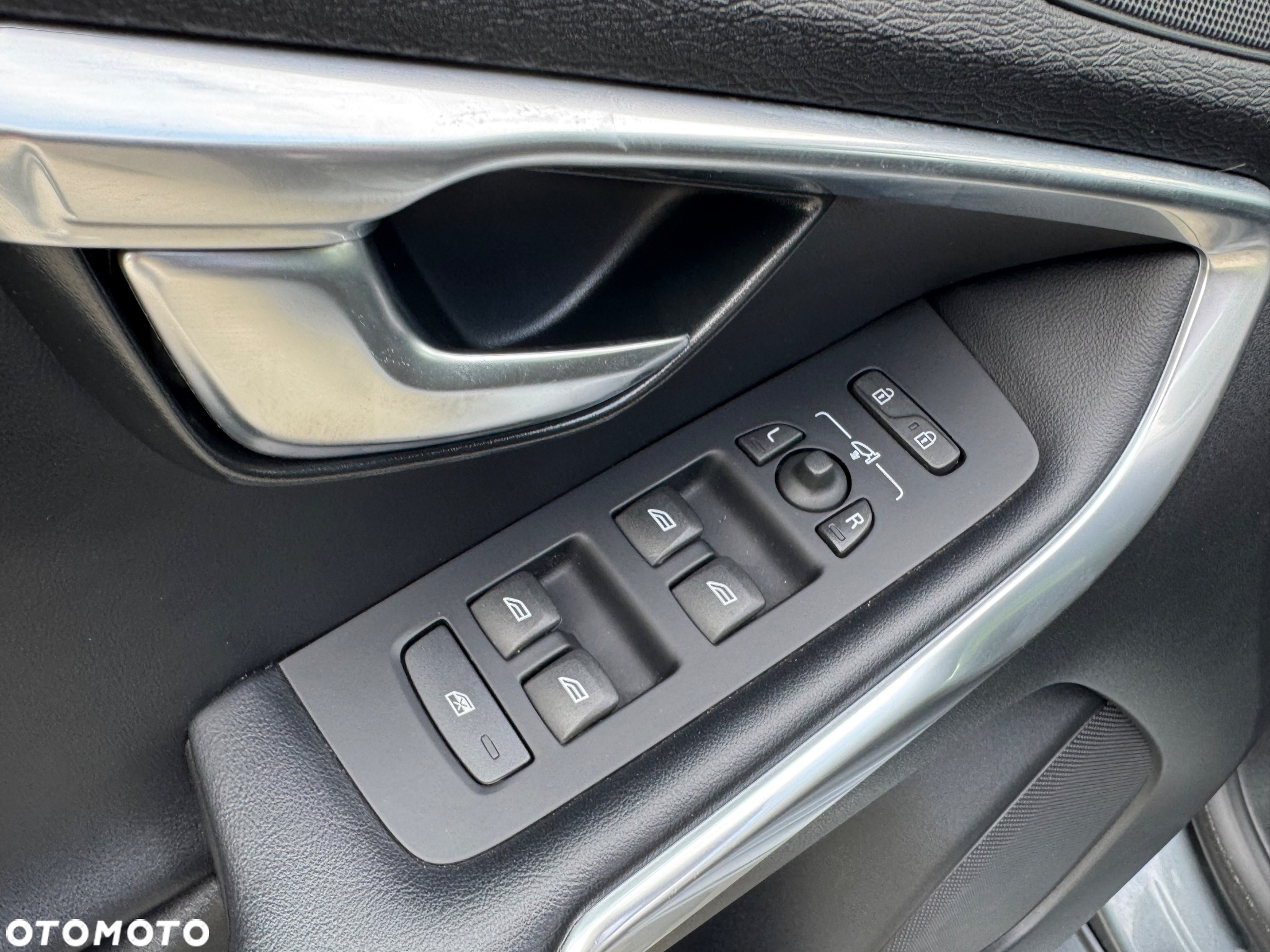 Volvo V40 D2 Drive-E R-Design Momentum - 17