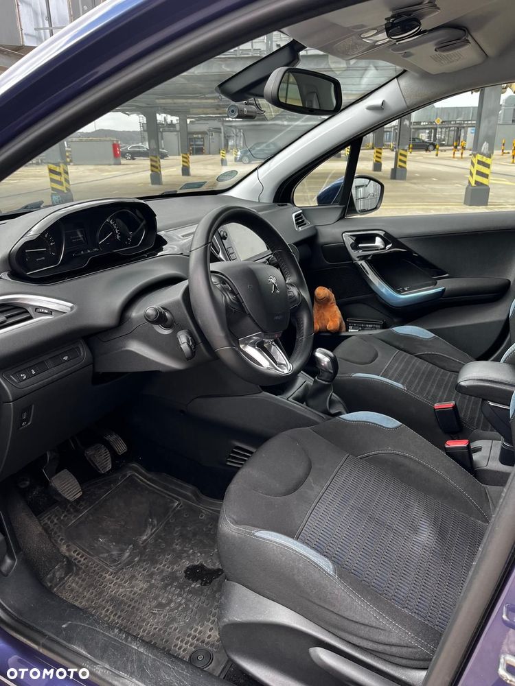 Peugeot 208 - 22