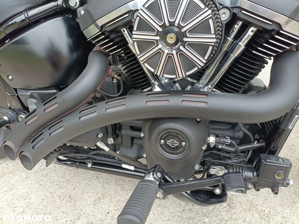 Harley-Davidson Softail Street Bob - 21