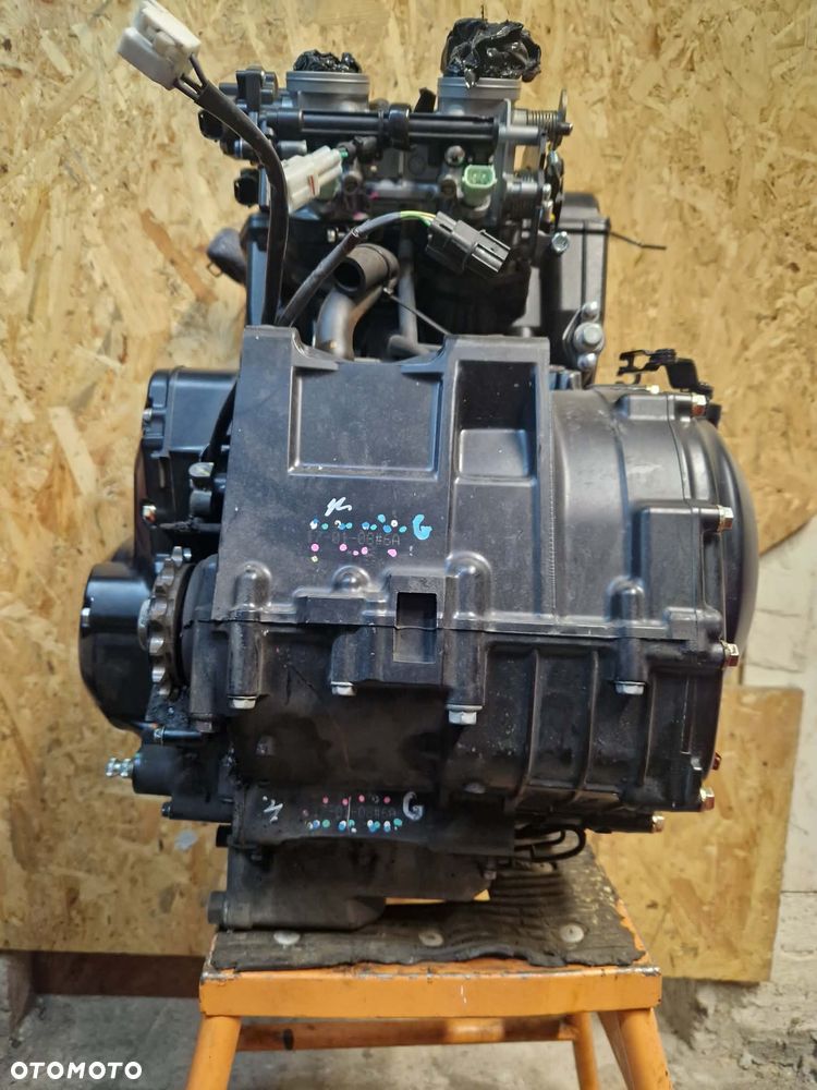 Kawasaki Z650 silnik 8500km - 10