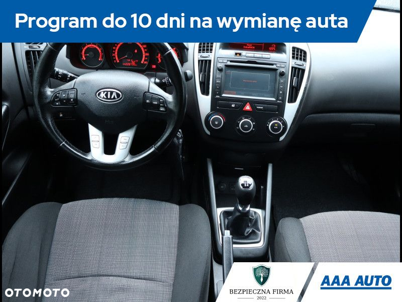 Kia Ceed - 8
