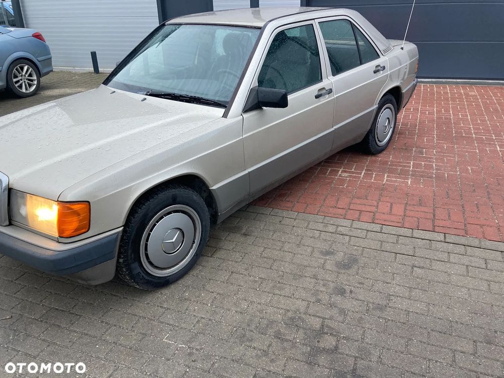 Mercedes-Benz W201 (190) - 3