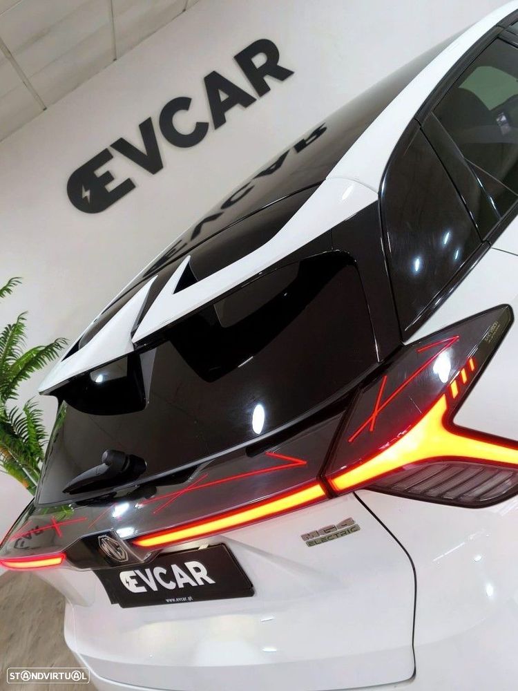 MG MG4 64 kWh Luxury - 13