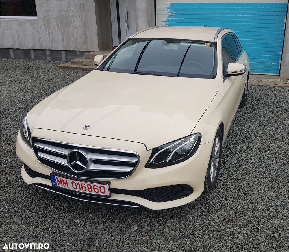 Mercedes-Benz E 220 d 4Matic T 9G-TRONIC Avantgarde - 2
