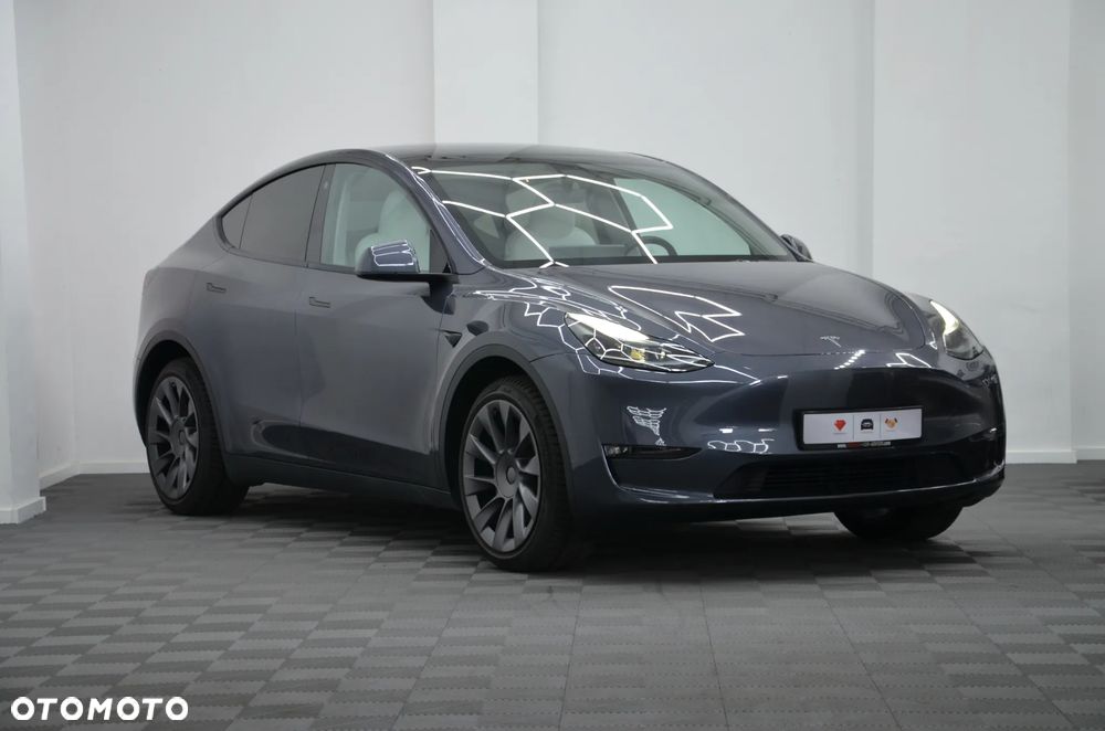 Tesla Model Y Long Range Dual Motor AWD - 2