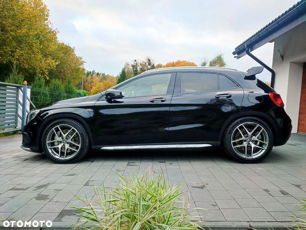 Mercedes-Benz GLA 45 AMG 4Matic 7G-DCT - 3