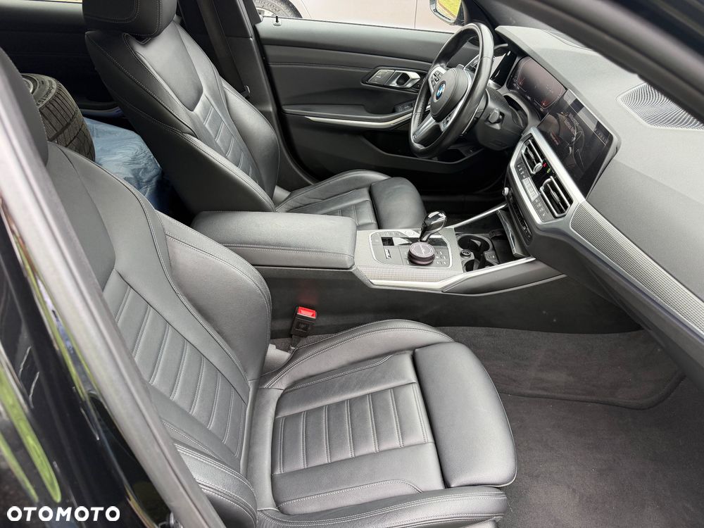 BMW Seria 3 330i xDrive M Sport - 6