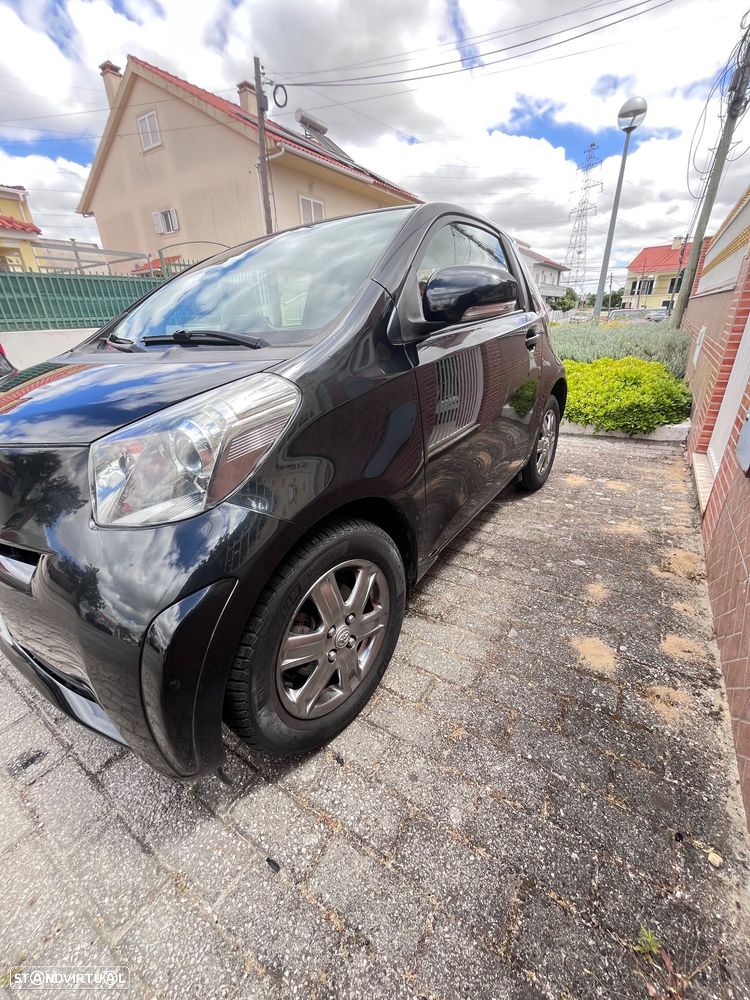 Toyota iQ - 4