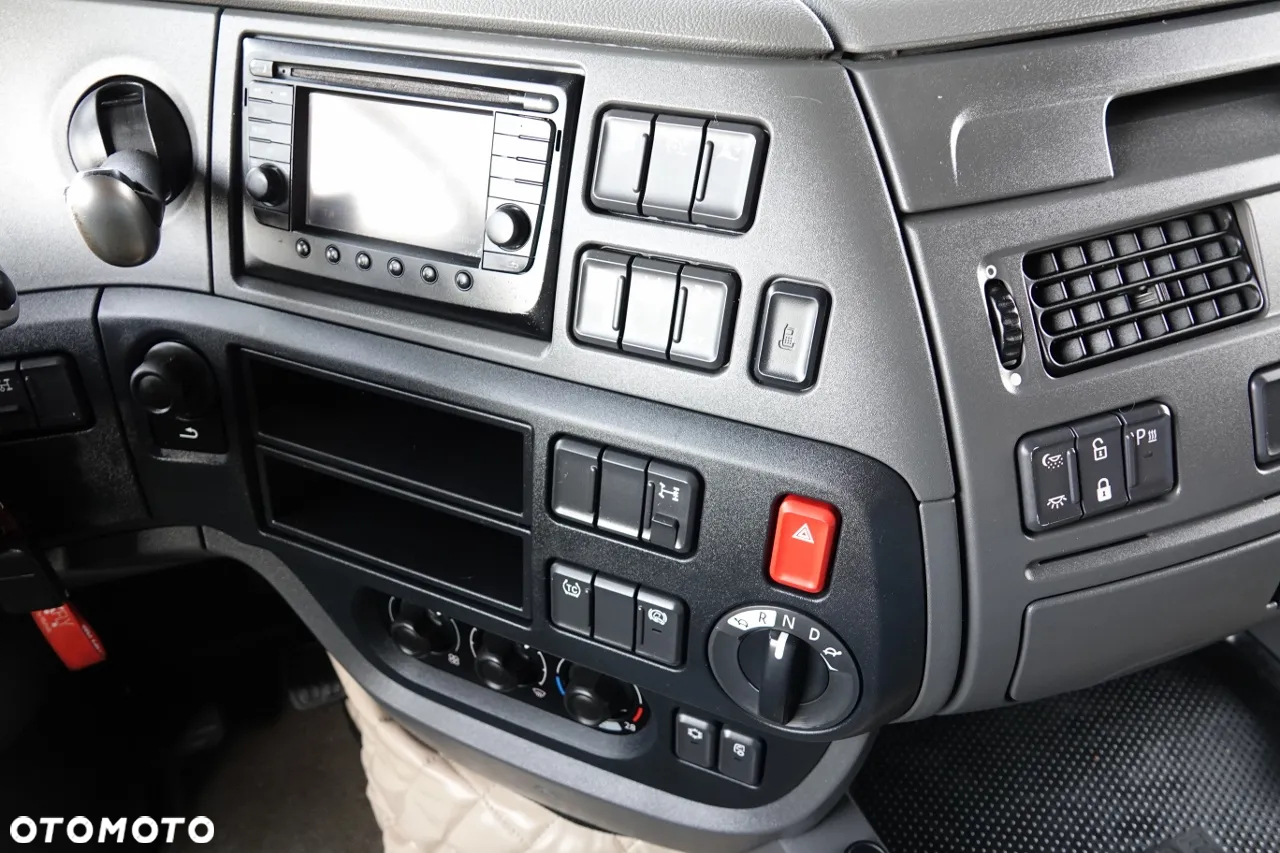 DAF XF 510 / RETARDER / BOGATA WERSJA / DUŻE NAVI / ORUROWANIE / PO ZŁOTYM KONTRAKCIE / INDYVIDUAL / OPONY 100 % - 29