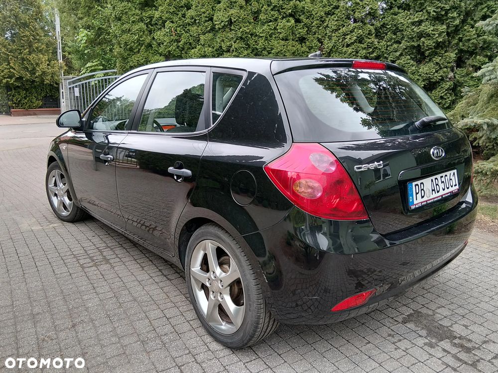 Kia Ceed - 9