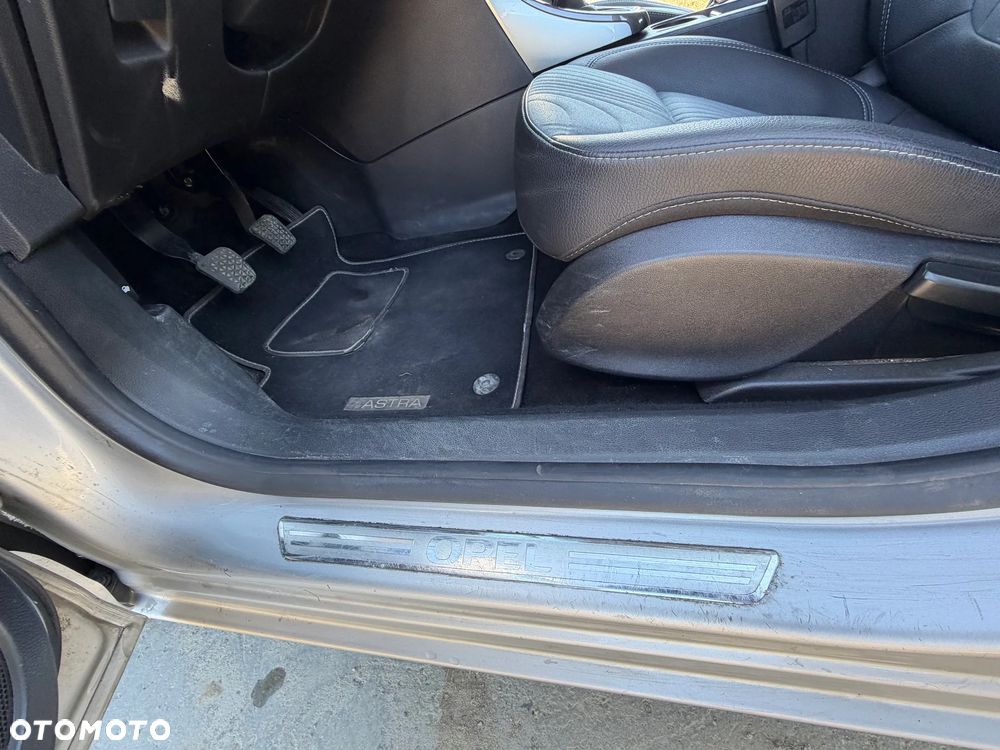 Opel Astra 1.6 T SIDI Cosmo S&S EU6 - 11