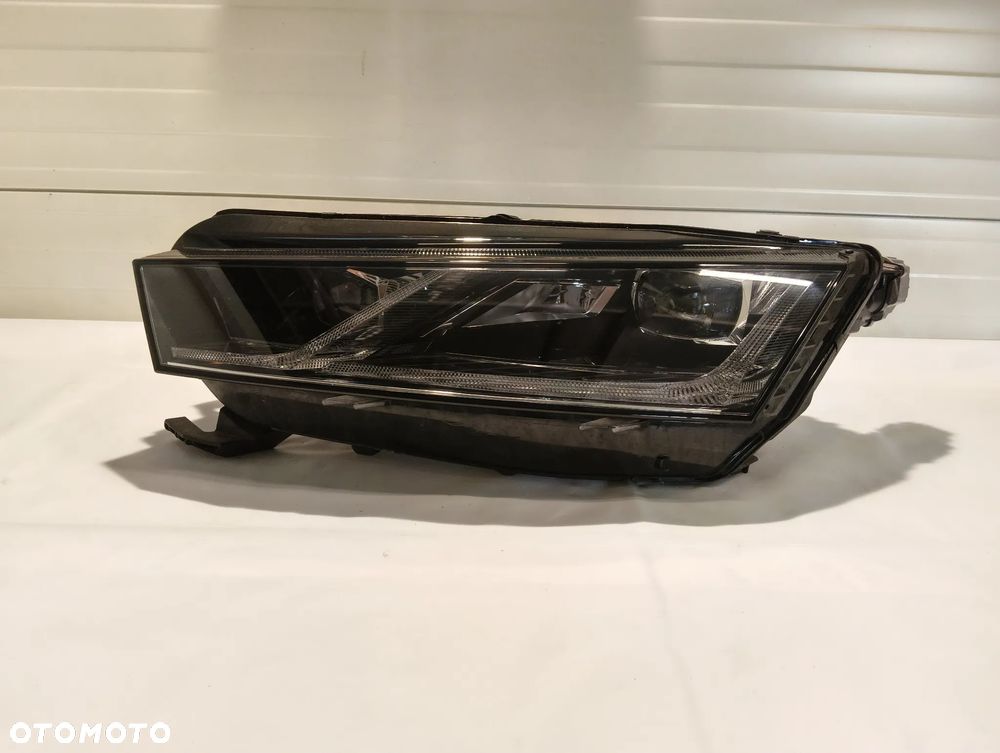 Skoda Octavia Mk4 CRYSTAL LED PRZÓD STRONA LEWA  5E4941015A - 1
