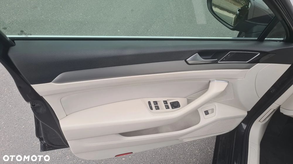 Volkswagen Passat 1.6 TDI (BlueMotion Technology) DSG Comfortline - 24