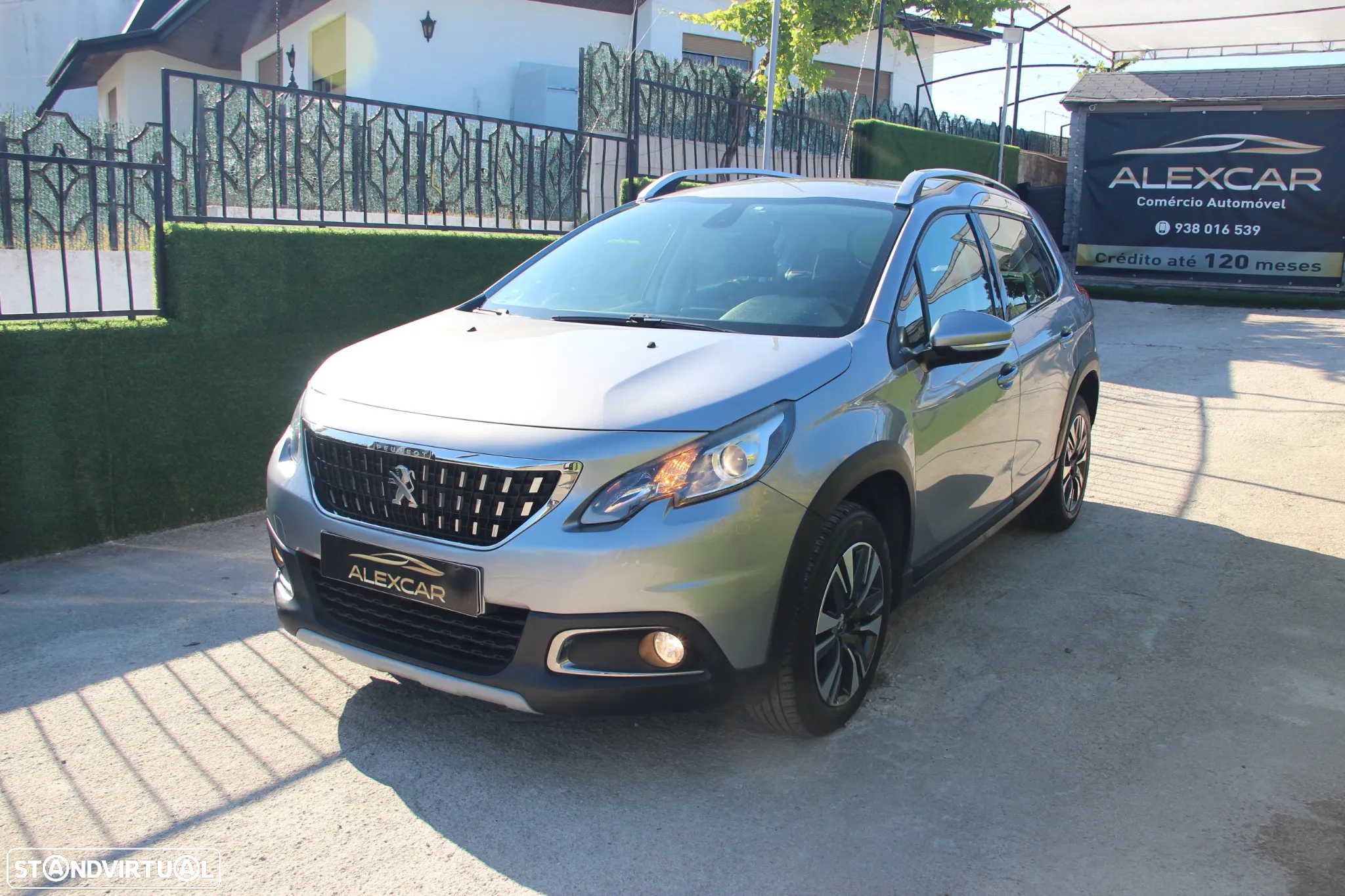 Peugeot 2008 1.2 PureTech Allure EAT6 - 11