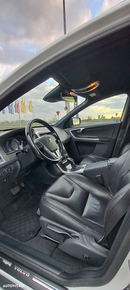 Volvo XC 60 D5AWD Momentum - 5