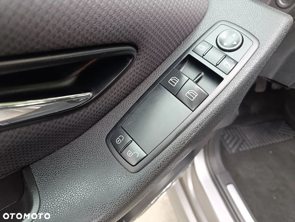 Mercedes-Benz Klasa B 160 BlueEFFICIENCY SPORT EDITION - 19