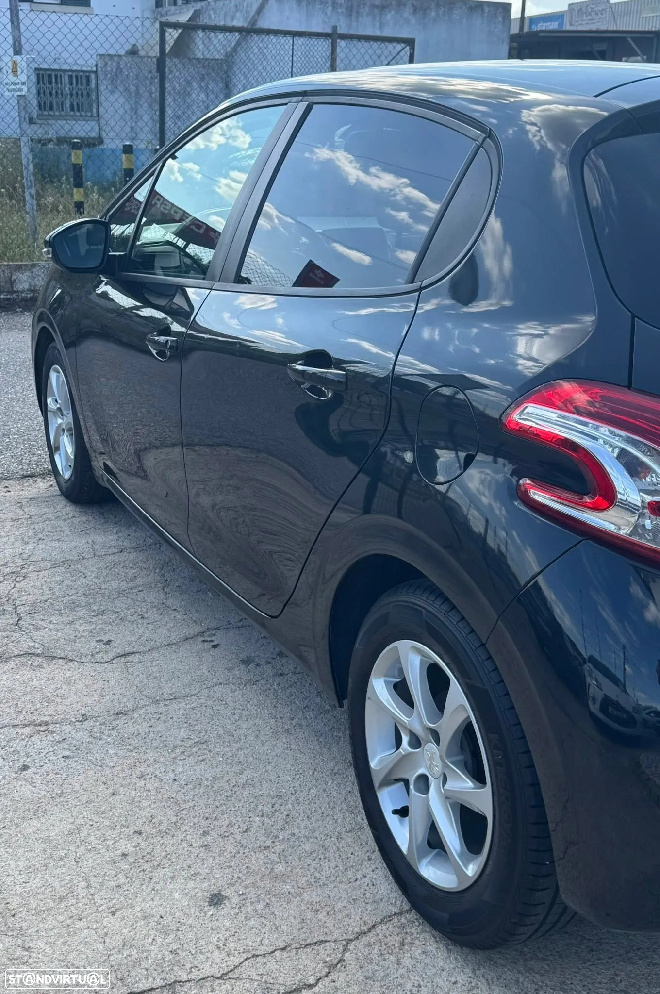 Peugeot 208 1.4 HDi Allure - 4