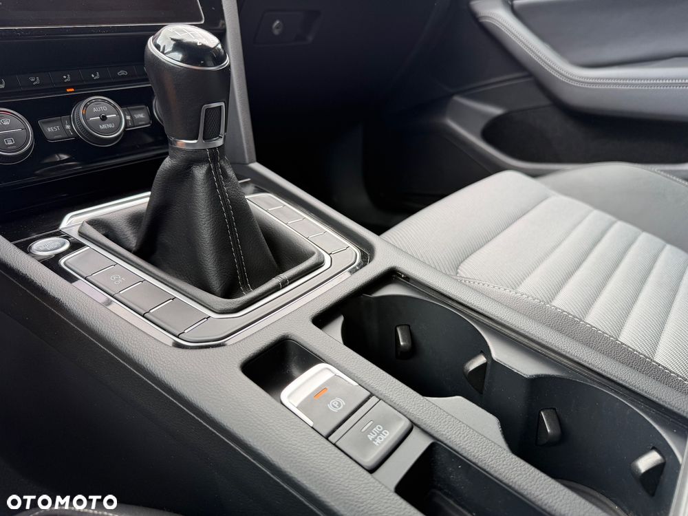 Volkswagen Passat - 30