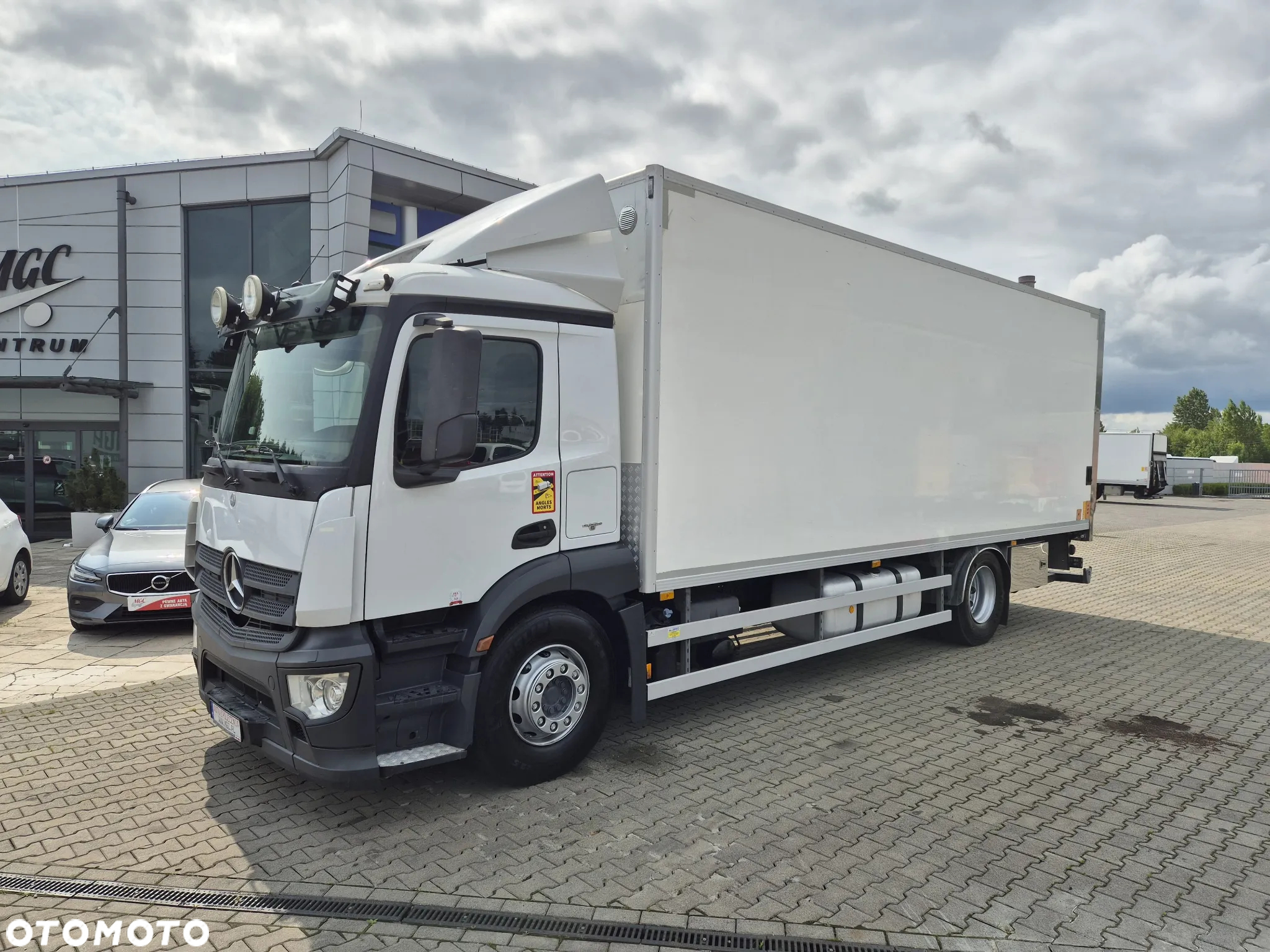 Mercedes-Benz Antos 1830 L / KONTENER / BEZWYPADKOWY / 1WŁ. / SERWISOWANY / WINDA 2000KG / EURO 6 / 18 EP - 13