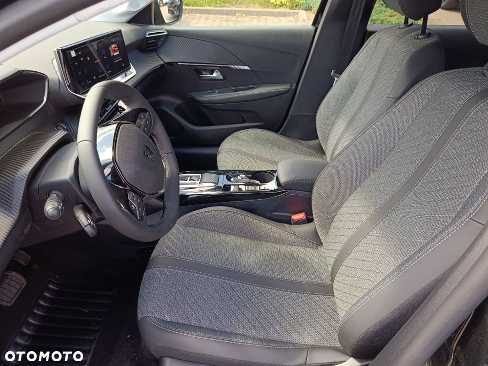 Peugeot 208 - 13