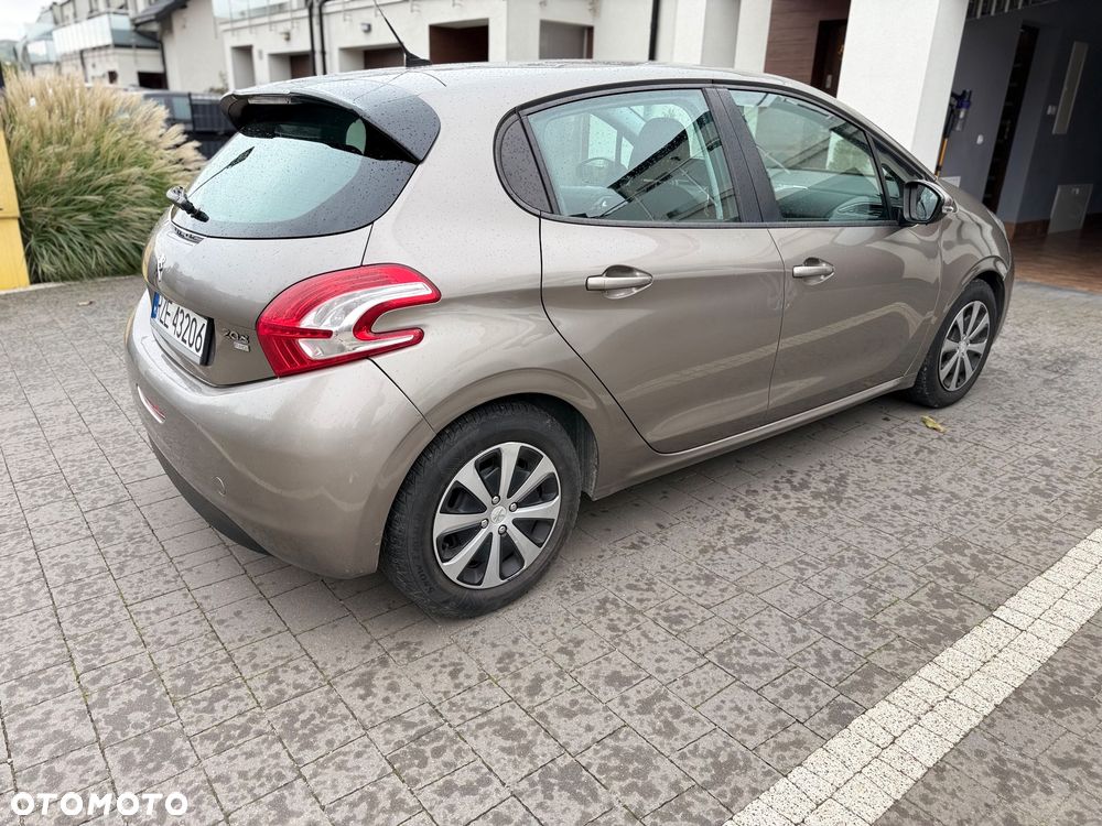 Peugeot 208 2012 photo 5
