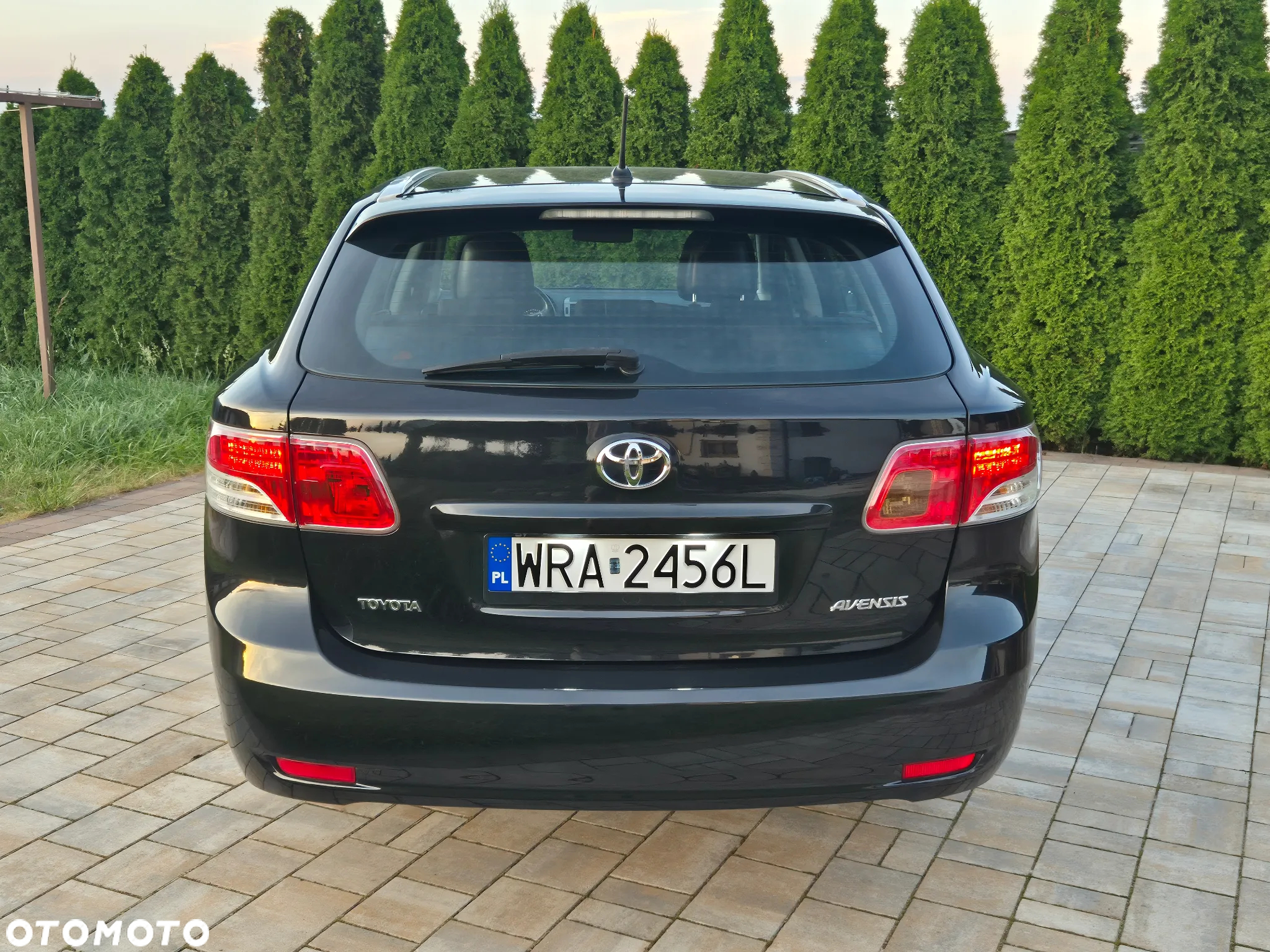 Toyota Avensis 1.8 Premium EU5 - 17