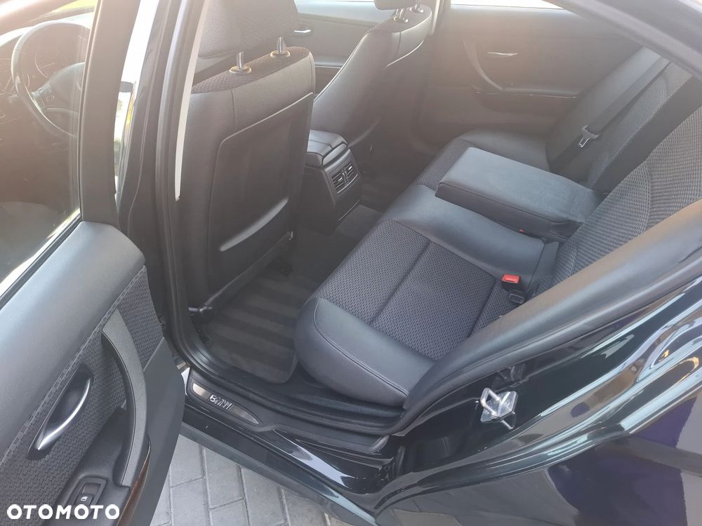 BMW Seria 3 320d xDrive - 11