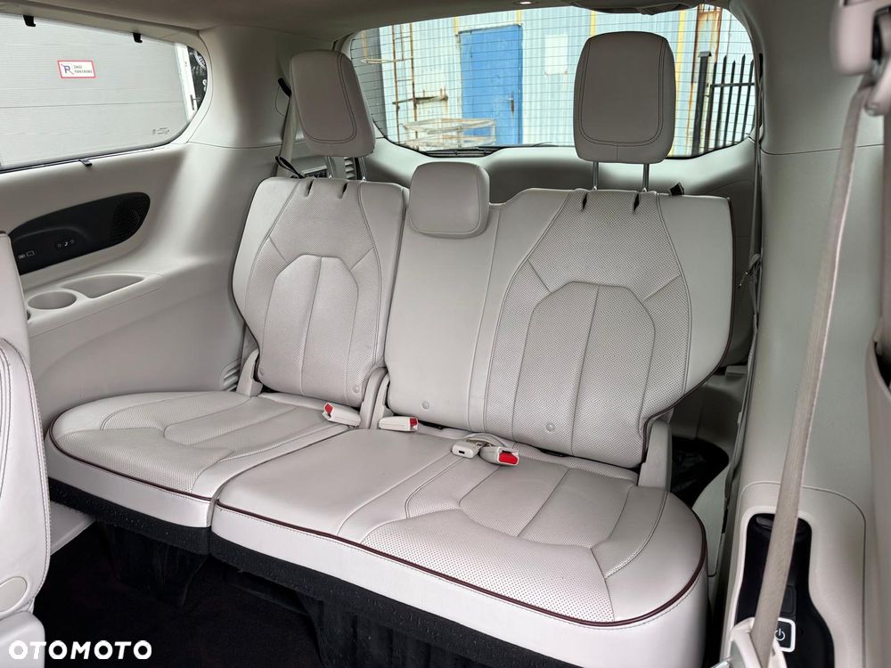 Chrysler Pacifica - 22